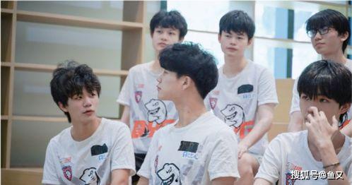 吃瓜九人组,娱乐圈幕后风云录