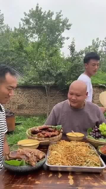 光头哥吃蜜瓜,甜蜜时光的味蕾之旅