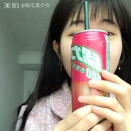 女孩吃蜜瓜视频,女孩品尝蜜瓜的欢乐时光