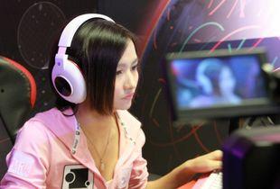 电竞女陪吃瓜,揭秘电竞圈幕后故事