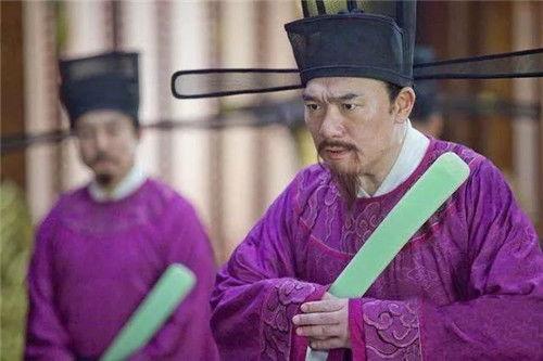 穿越吃瓜上朝的小说,宫廷风云中的美食奇缘