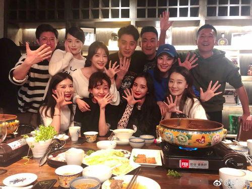 吃瓜同学聚会,吃瓜同学共度欢乐时光