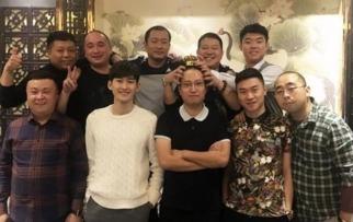 吃瓜同学聚会,吃瓜同学共度欢乐时光