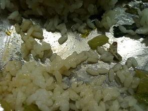 吃瓜吃出虫子恶心