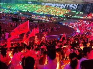 演唱会情侣吃瓜