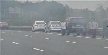 高速吃瓜大爷,见证时代变迁的“路途奇观”