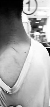 吃瓜围观情侣吵架,吃瓜群众围观，情感纠葛引热议