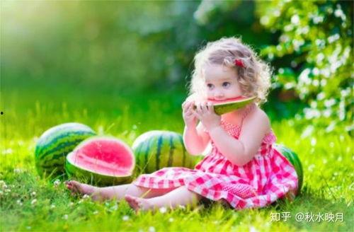 宝贝吃瓜妈妈吃瓜